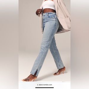 Abercrombie & Fitch Curve Love Ultra High Rise 90’s Straight Jean. Used-LIKE NEW
